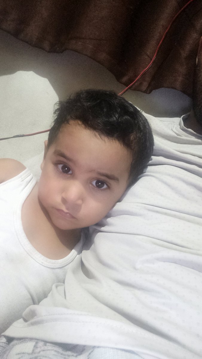 Moin_Awad's tweet photo. كلما سمع ابني براء صوت الطيران، يركض إلى حضني بحثًا عن الأمان. 💔

طفل صغير أصبح يخاف من أصوات السماء بدلًا من أن يركض ويلعب تحتها.

أحتضنه وأدعو الله أن يحميه ويحمي أطفال غزة. 🤲🇵🇸

للتواصل عبر الواتساب

00970592688848

لطفاً، رابط للدعم والمساندة.

https://t.co/CLs1bJ38bW https://t.co/F7Qiw7F9Bh