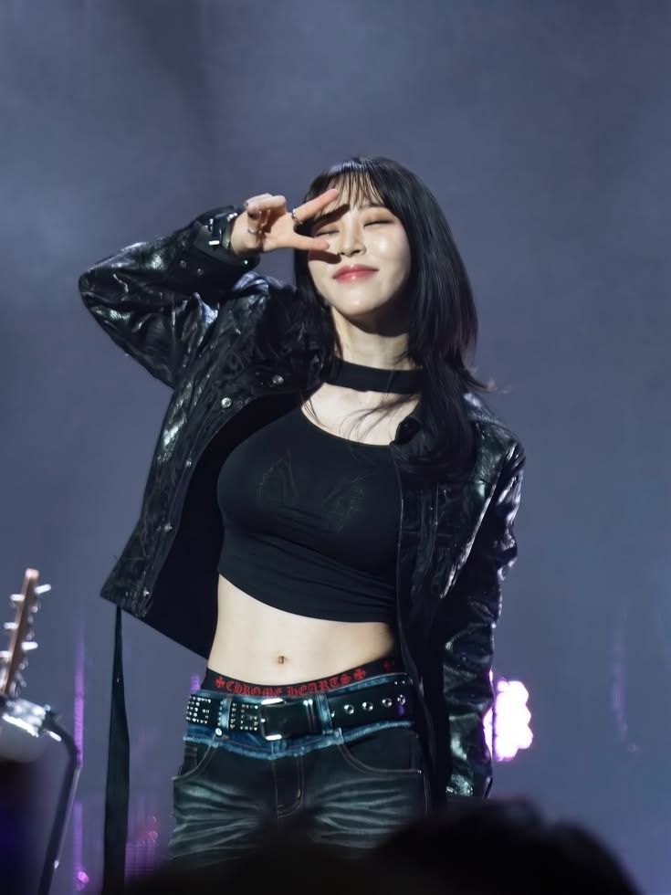 Mirwekwek's tweet photo. Dios no quiero decir nada pero... MIRA ESE BRA TRASLUCIDO EN ESE TOP NEGRO DIOS LAS VECES QUE ME HABRE TOCADO CON ESTA FOTO PERDON PERO DESEARIA VENIRME TANTO EN SUS TETAS DIOS, QUE SE SIENTE ENCIMA MIO Y QUE ME AHOGUE EN SUS FLUIDOS. Ok nads eso gracias https://t.co/Ag4iReE3sl