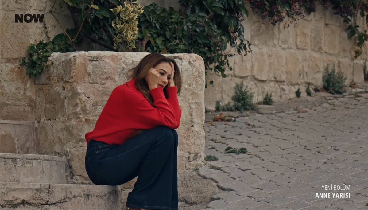 itsytimee's tweet photo. bir adam gece başka bi kadının yanına gidip içip onunla yatabiliyor ama bir kadın başka erkeklerle otelde iki laf etse hemen orospu oluyor her dizide aynı muhabbet erkeğe her şey serbest kadına gelince ahlak dersi sg https://t.co/700sggxgg9