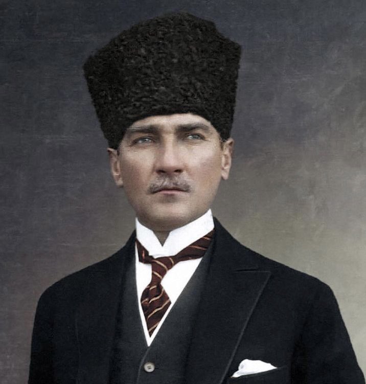 AYLNNN2's tweet photo. İZMİR’in dağların da çiçekler seninle açtı .Sevgi saygı ve minnetle…
#ATATÜRK https://t.co/wdpj8MYEip