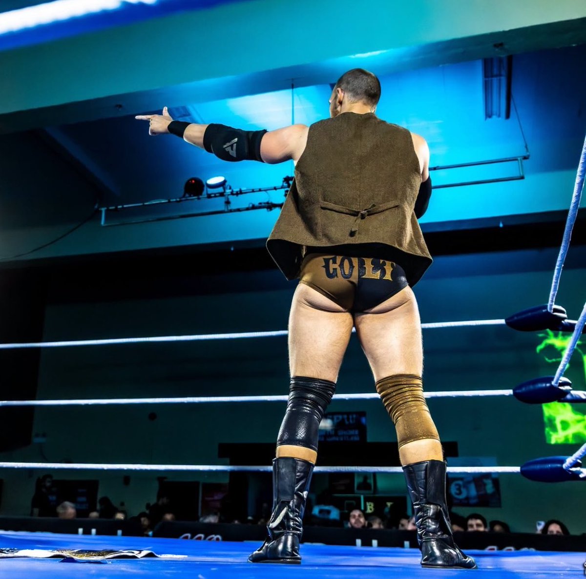 dmd2ndback's tweet photo. WWE should sign him https://t.co/DbNW6e1Kjh