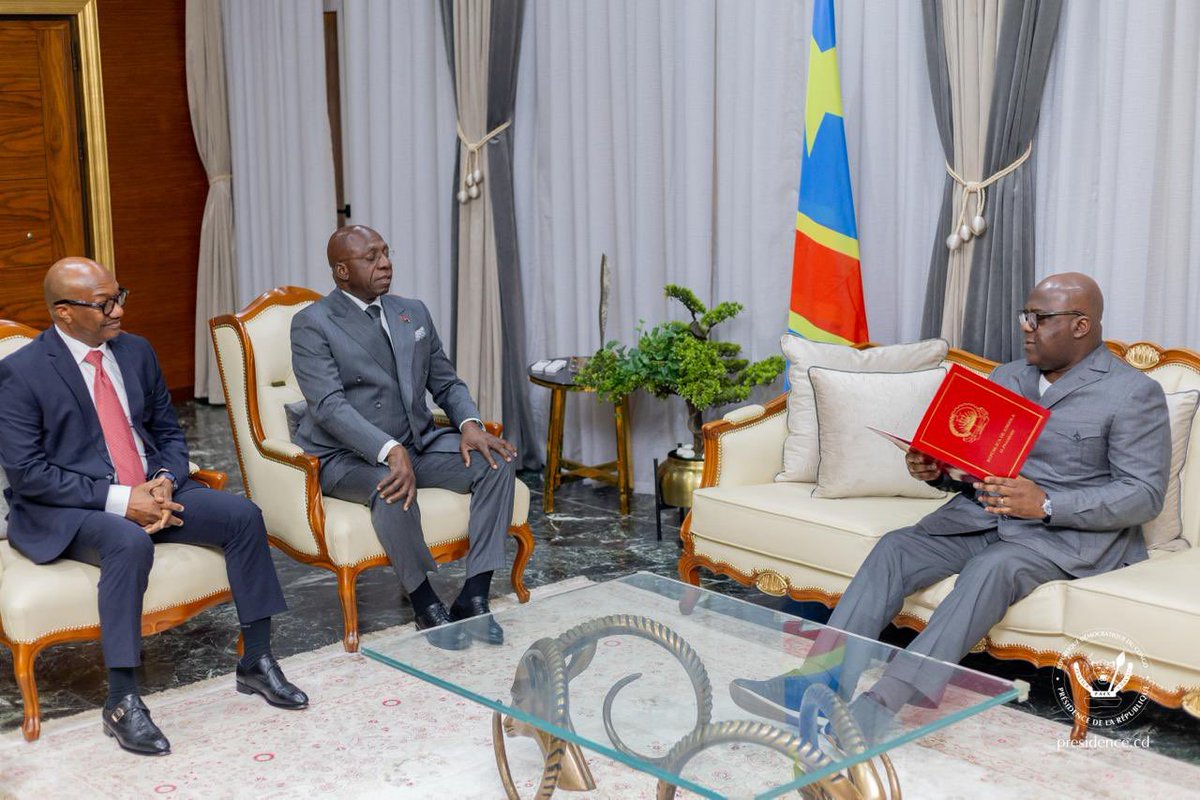 wembi_steve's tweet photo. #RDC: Le Président Tshisekedi a reçu, ce mardi à la Cité de l’Union africaine, le ministre des Relations extérieures de l’Angola, Tete António, porteur d’un message de son homologue João Lourenço.

Les échanges ont porté notamment sur la situation sécuritaire dans l’Est de la République démocratique du Congo. 

« La République d’Angola ne peut pas être indifférente à ce qui se passe en RDC », a déclaré Tete António. Le chef de la diplomatie angolaise a également souligné les liens historiques et la proximité géographique qui unissent les deux pays.