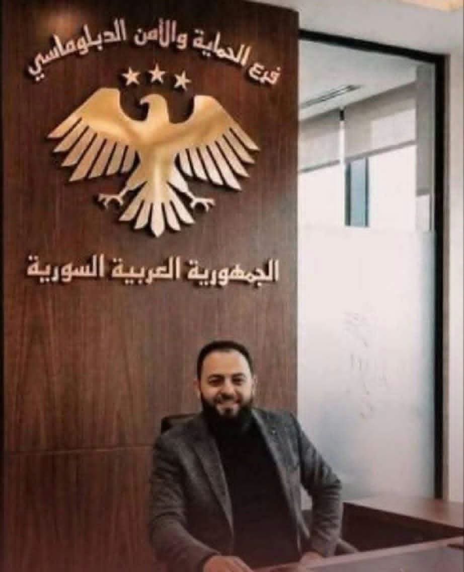 MervatBarbour's tweet photo. #عاجل اعتقال شخصيه بارزه في الدوله واختلاس 120$مليون + ذهب56 كيلو تابع التفاصيل 👇🔥🇸🇾

.اعتقـ.ـال رئيس فرع الحماية والأمـ.ـن الدبلوماسي في سوريا "أبو أنس طيارة" بقضايا فسـ.ـاد ضخمة مع عدد كبير من عناصره ومرافقيه.
كما تم ضبط ذهـ.ـب ومبالغ ضخمة في حوزته. https://t.co/0gyxr1SCwS