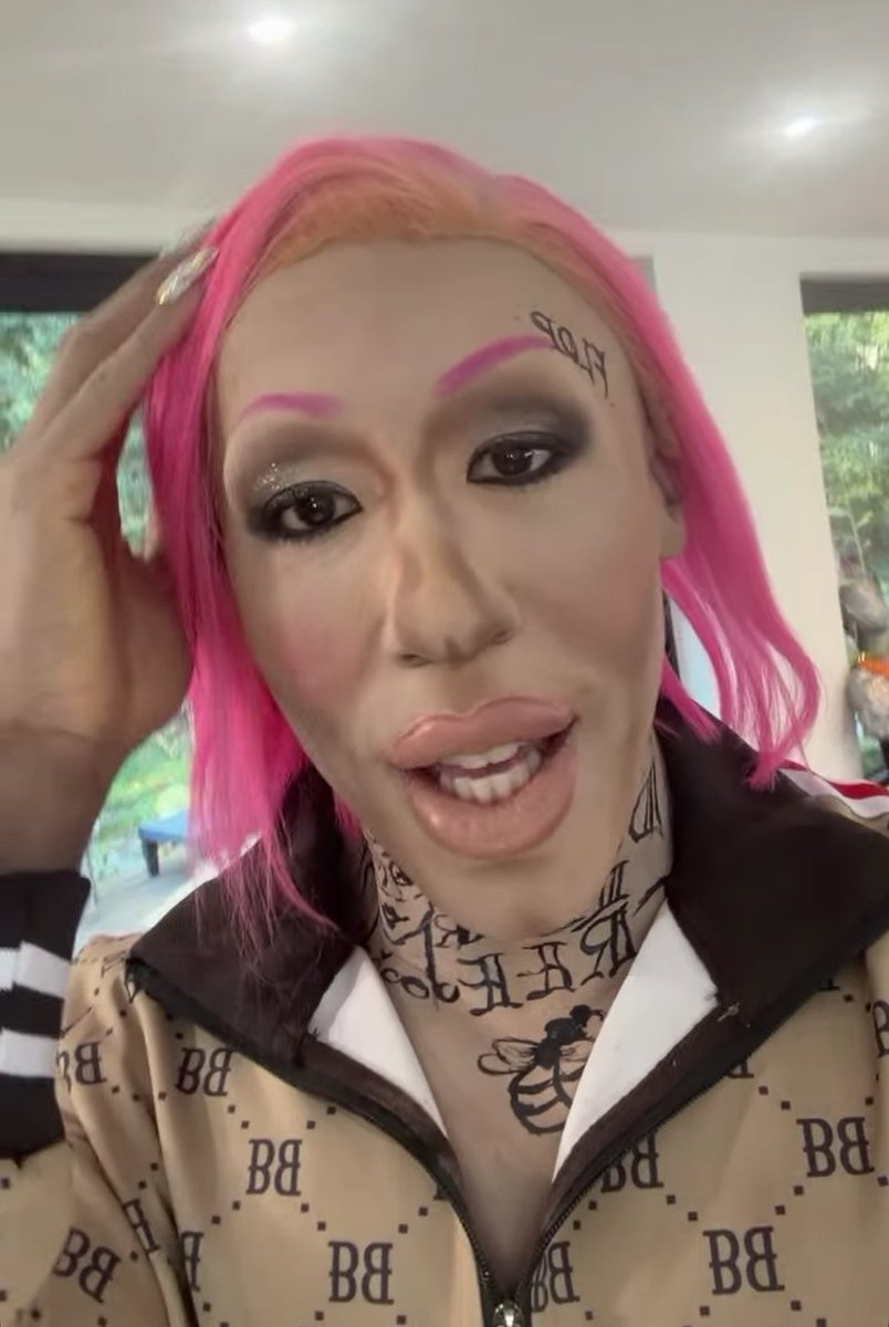 floptrina5000's tweet photo. looking like a customised gta5 character https://t.co/muz19EZafb