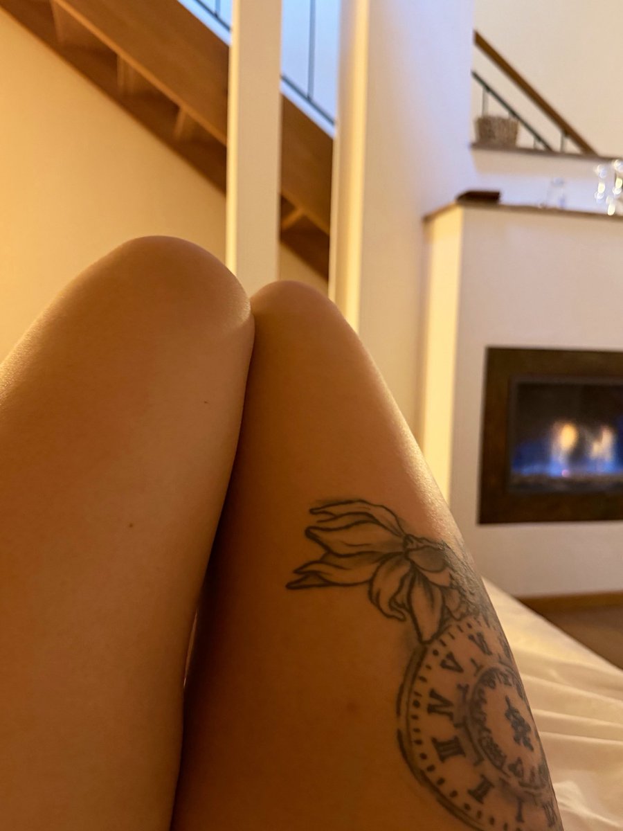 rosiellemoon's tweet photo. take a bite? https://t.co/MlyB06WZ0D