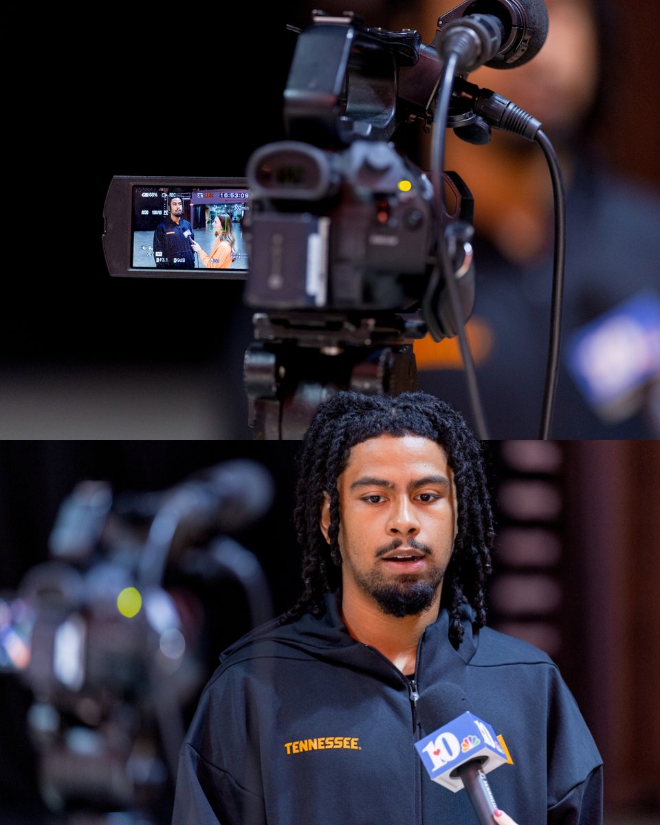 Vol_Hoops's tweet photo. today's topic: basketball

notes from media day → https://t.co/gnJXtMausA https://t.co/3iA8Qxuxa1