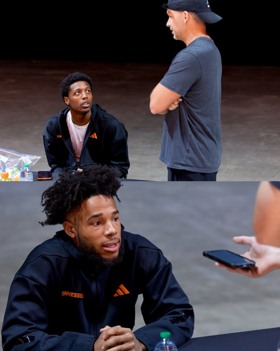 Vol_Hoops's tweet photo. today's topic: basketball

notes from media day → https://t.co/gnJXtMausA https://t.co/3iA8Qxuxa1