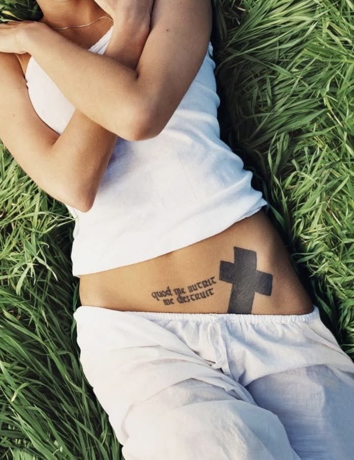 welcome_jpeg's tweet photo. angelina jolie’s ‘what nourishes me destroys me’ tattoo https://t.co/5jMfaXVLWo