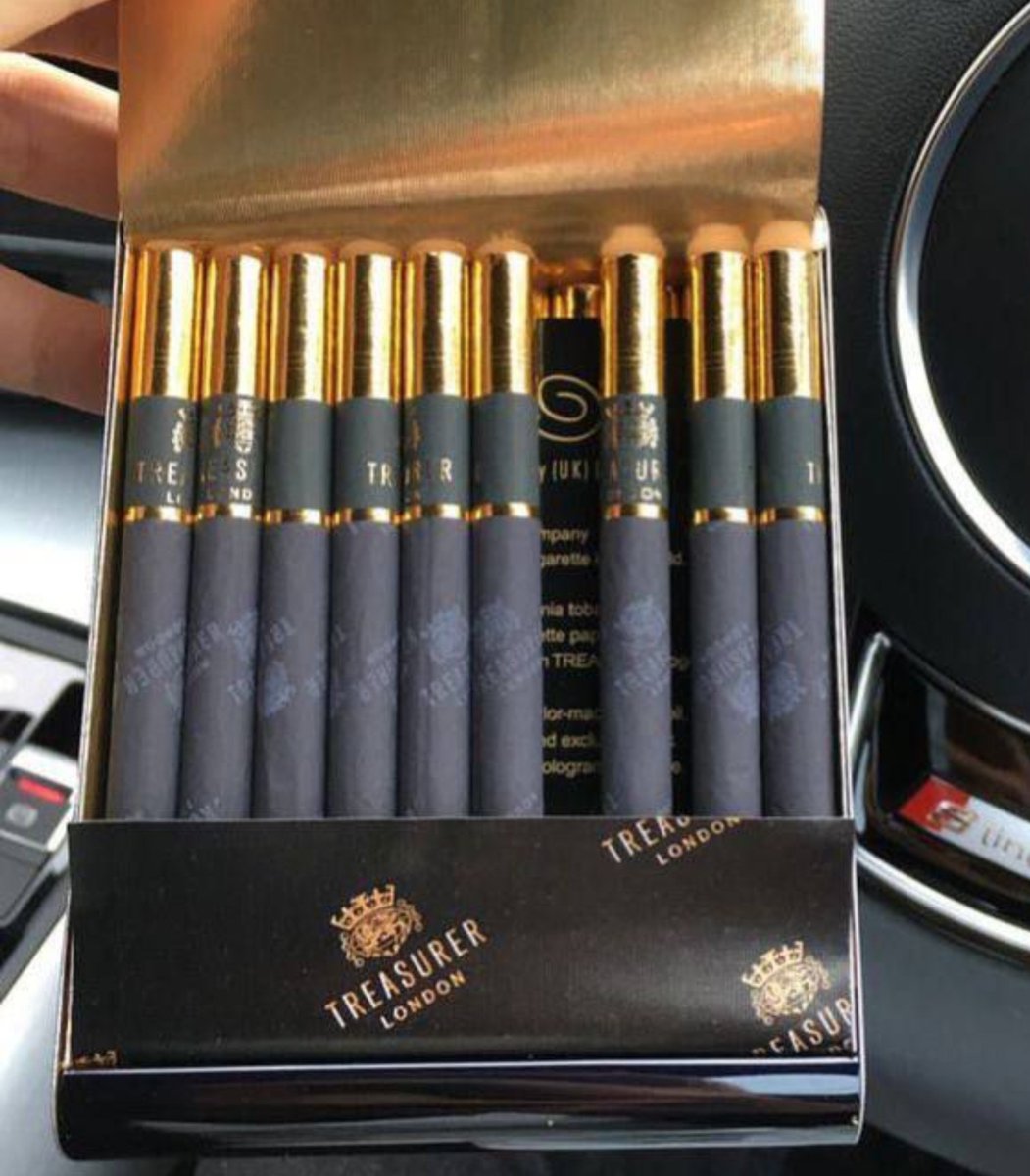 Jess1wvw's tweet photo. I'm always surprised by the fact that Jake Gillan smokes cigarettes, which are the most expensive in the world. #shutline https://t.co/hYT8XoLEM0