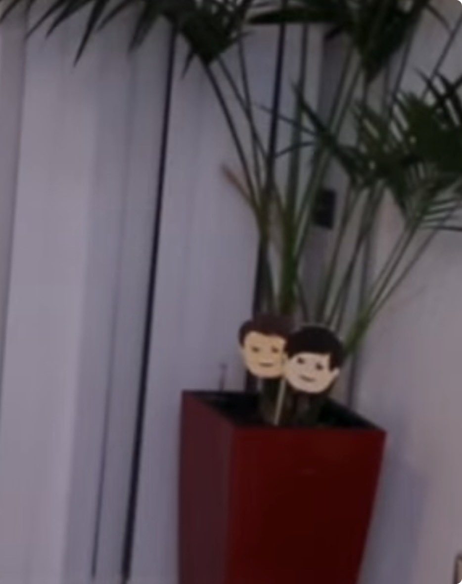 emophringe's tweet photo. so endeared by all the little versions of them they keep around their homes :( https://t.co/WPe4JrE7Zx