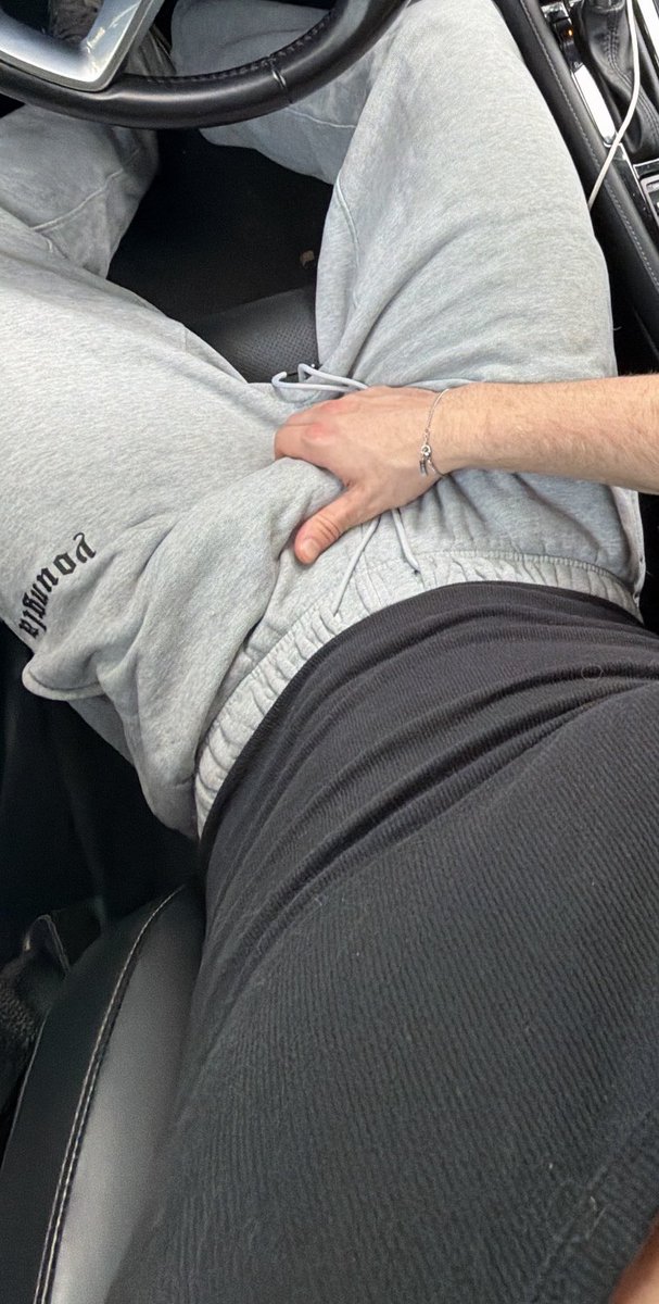 boytroyxx's tweet photo. whippin and wet 🚗💦 https://t.co/ZGCa7PjhUe