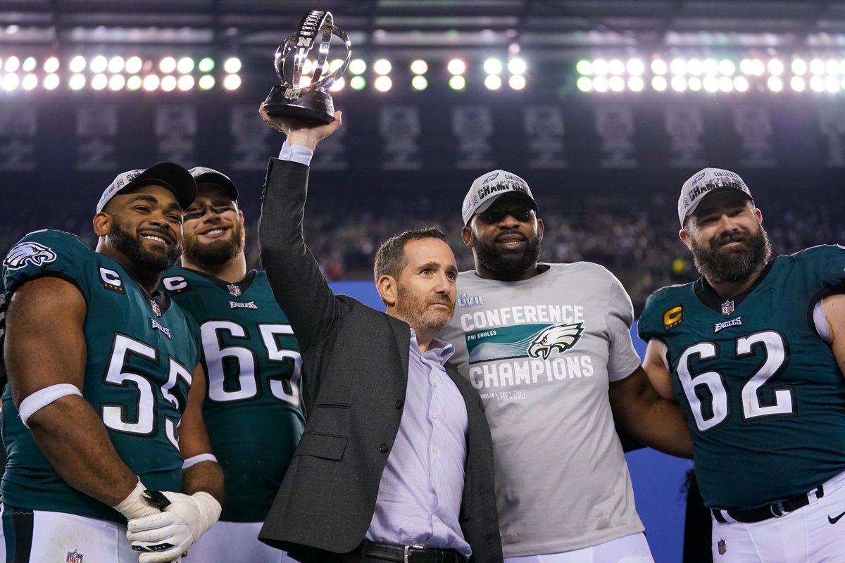 🦅 Brandon Graham
🦅 Lane Johnson
🦅 Fletcher Cox
🦅 Jason Kelce

End of an era for the Eagles. 
 [📷](https://pbs.twimg.com/media/HT-XAFOaAAAUopd.jpg) https://