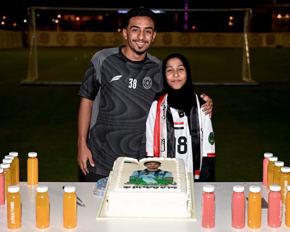 13saeed's tweet photo. 🚨🚨🚨

عادل عباس لاعب اليمن يحصل على جائزة افضل لاعب شاب بالبطولة الخليجية #الشباب #خليجي٢٧ https://t.co/iVzsFeoOfQ