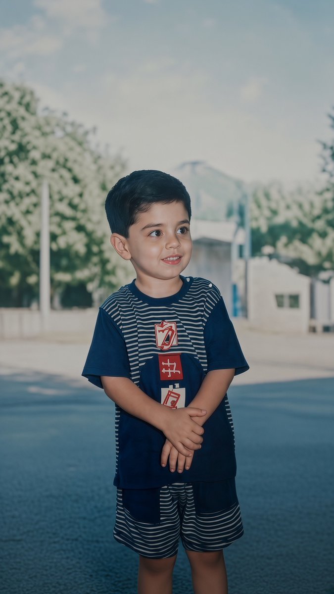 geomarteh's tweet photo. نمیدونم پسر بچه ی توی این عکس تصورش از ۲۸ سالگی چه شکلی بود، اصلا تصوری ازش داشت یانه؟ شبیه تصوراتش هستم یانه؟؟ شاید از نظر خیلیا مدت زیادی نبوده و پر اشتباه بوده و چیزی که میخواستم نشده و نبوده و تمام اینا..
ولی واسه خودم یک عمر گذشته و خب;
so far so good..
#hello29 https://t.co/pVMXikLOof