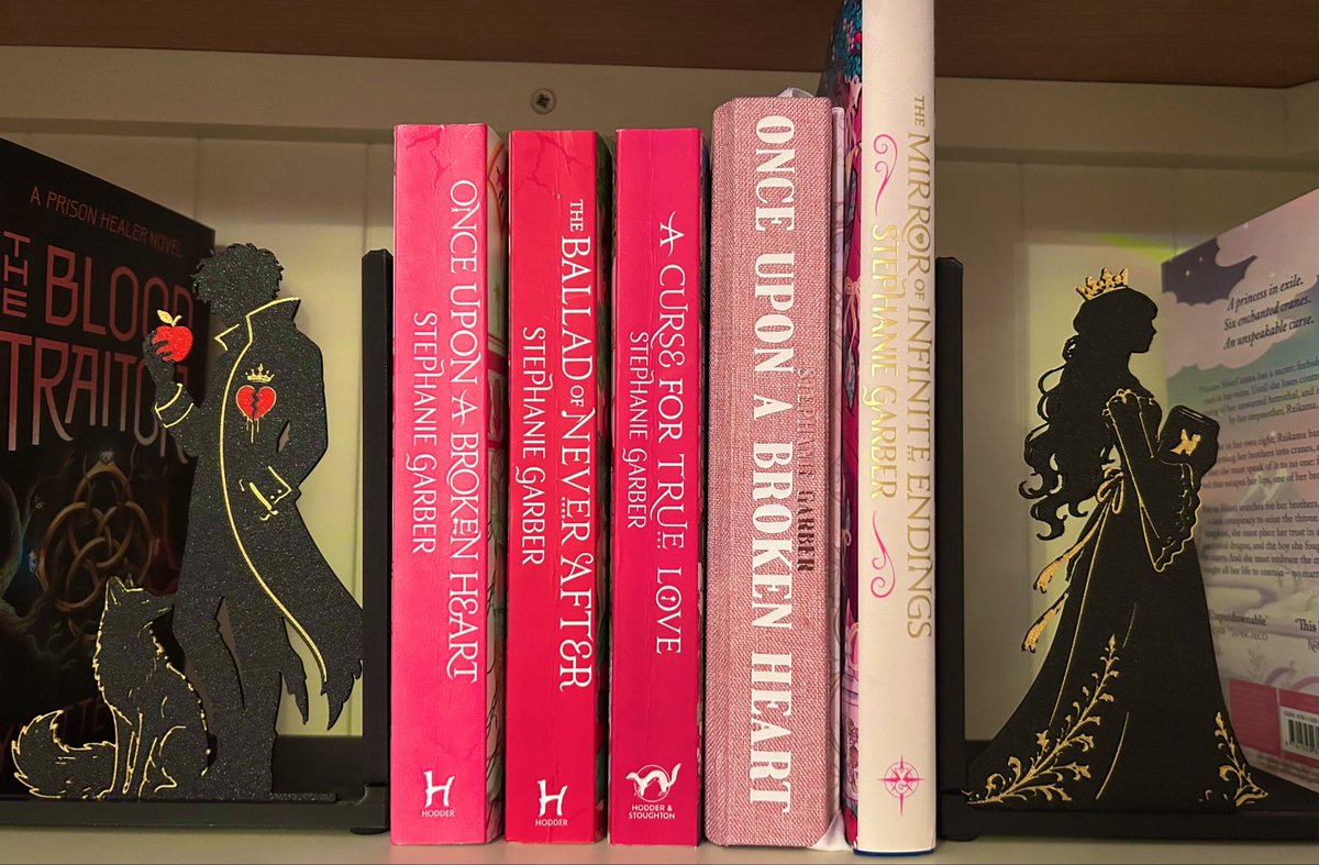 royaltyfoxxx's tweet photo. MY EVAJACKS BOOKSTANDS ARE SO BEAUTIFUL 😭😭 https://t.co/yrD8tFJBBt