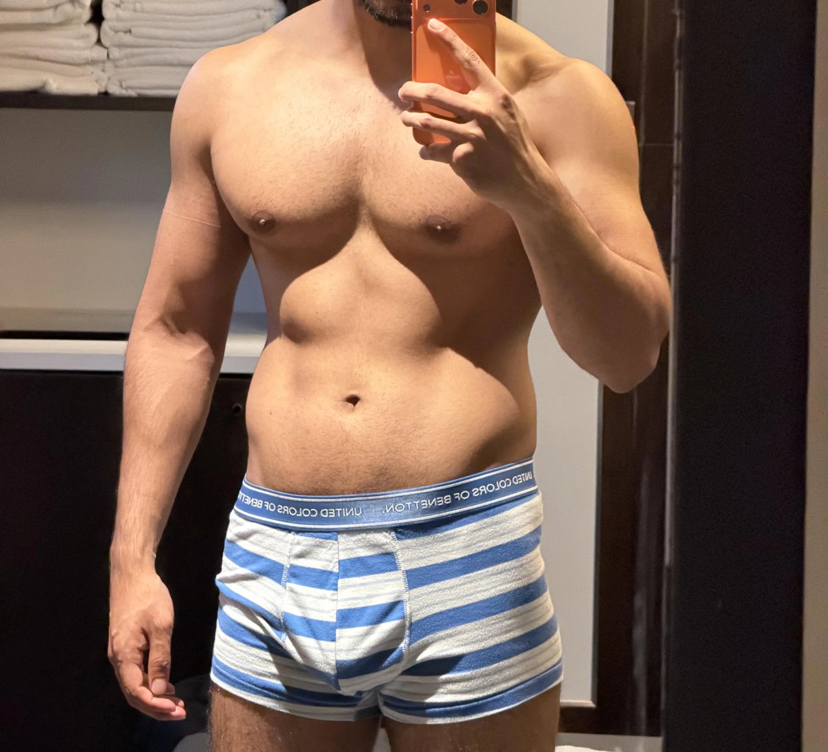 SurePapi's tweet photo. Left or right? https://t.co/C0zycVQN7n