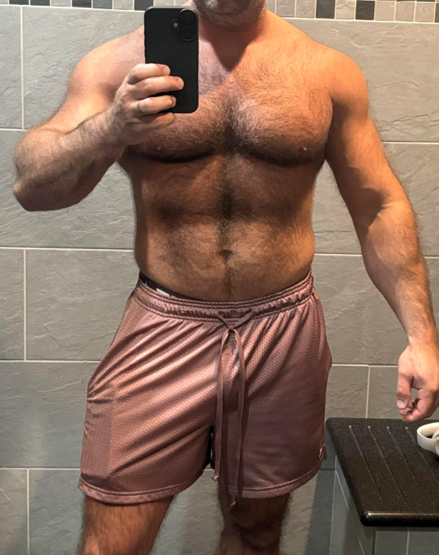 SurePapi's tweet photo. Left or right? https://t.co/C0zycVQN7n