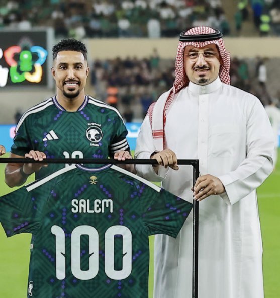 Alqeeran's tweet photo. #السعودية_الإمارات 

طلعوا هم النكبه وسبب عدم تحقيقنا للبطولات 

من طلعوا من منتخبنا حققنا بطولة 😂 https://t.co/PFxBqwhw71