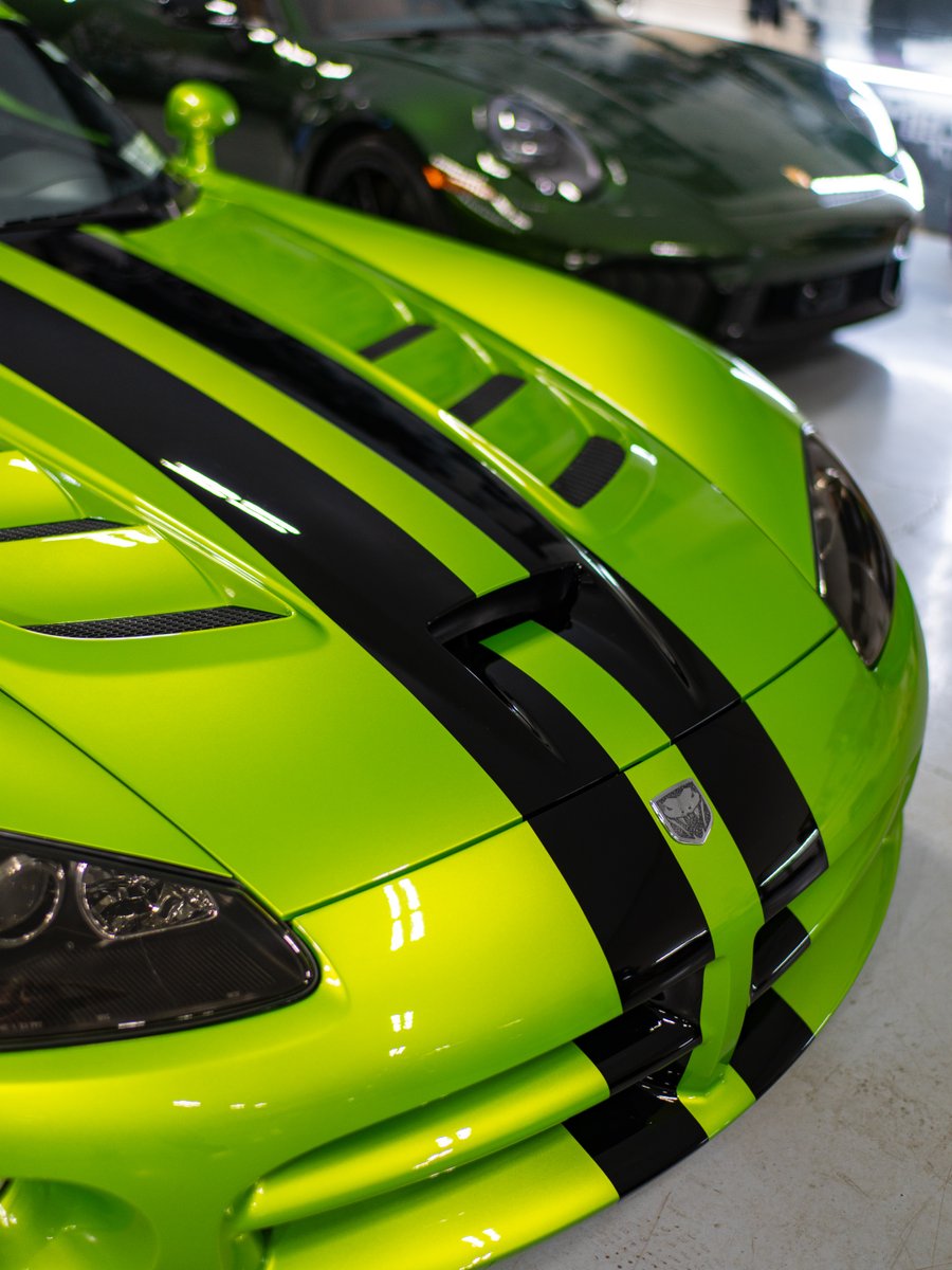 AreteAutoSalon's tweet photo. Green car appreciation post! Snakeskin Green Pearl Viper and Oak Green Metallic Neo 911. That’s it- green cars are cool.

https://t.co/0j00JtsD3n https://t.co/EwaWVEcNVz
