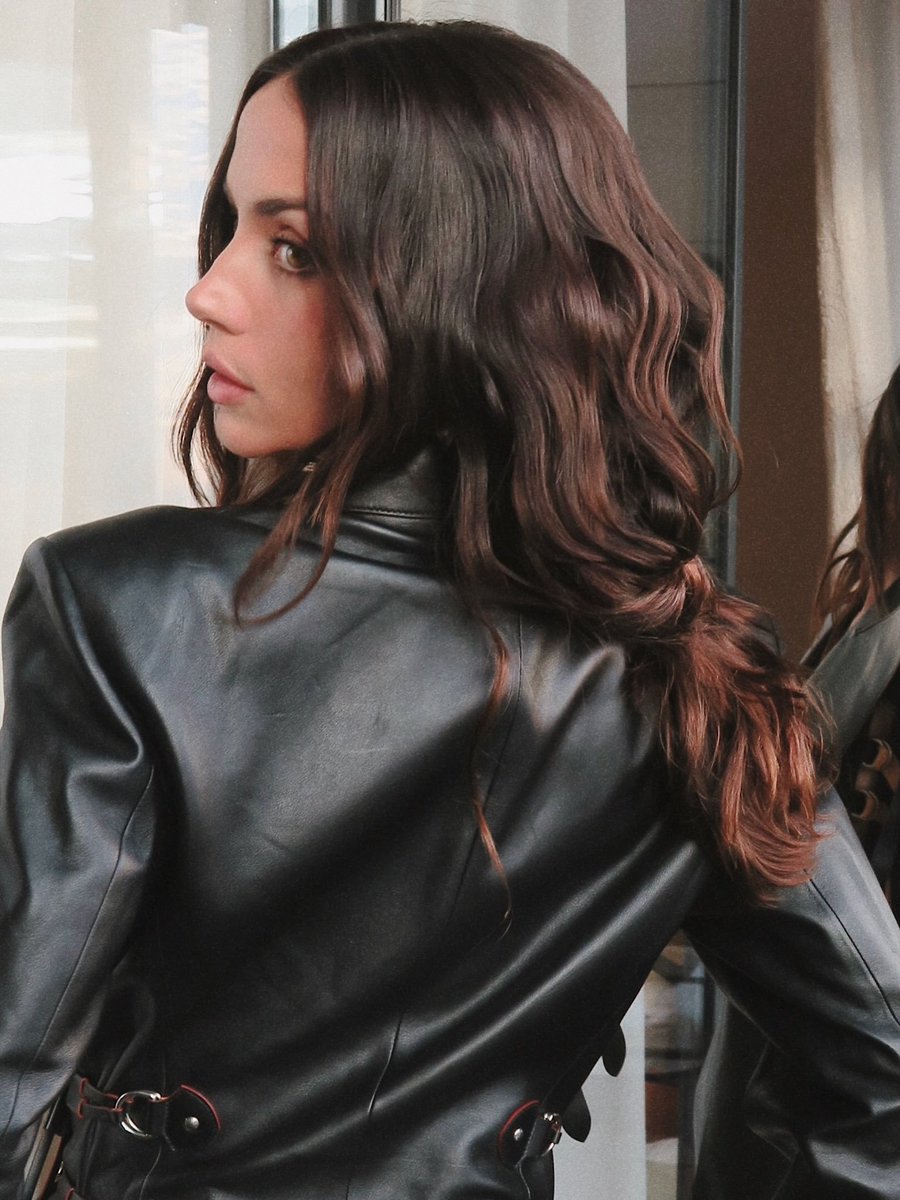 TheCinesthetic's tweet photo. Ana de Armas for Louis Vuitton 📸 https://t.co/DSo9dv5g13