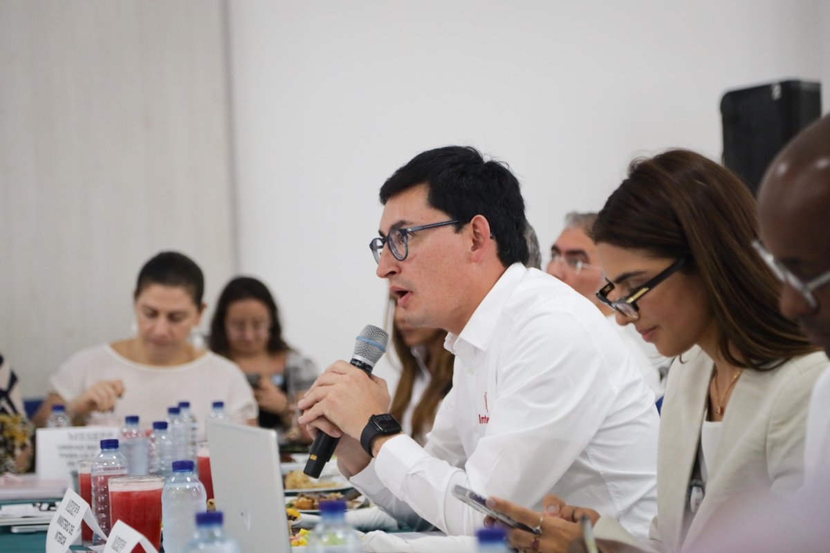 MinInterior's tweet photo. “El objetivo no es solo cumplirle a la Corte Constitucional. El objetivo es que la acción del Gobierno impacte positivamente la vida de las personas Wayuu”.

Desde #Riohacha, el viceministro para el Diálogo Social y los DD.HH., Jorge Ernesto Roa, participa en el MESEPP. https://t.co/0zj8W9xm0B