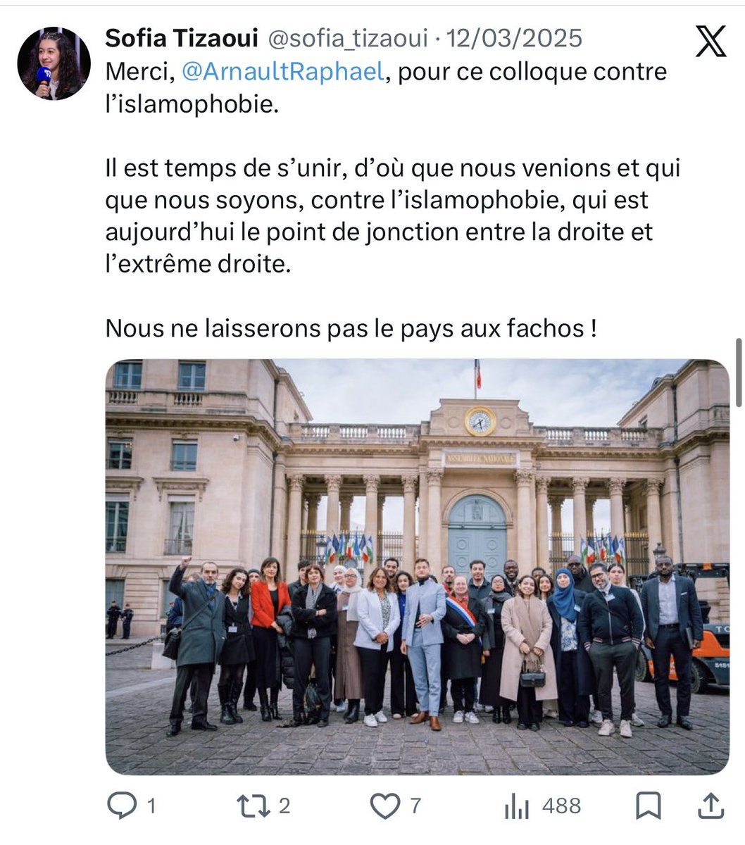 AlerteMediasFR's tweet photo. ❗️SAISINE ARCOM

Encore une énorme manipulation de BFMTV !

Ce mardi soir face à @knafo_sarah la 2eme chaîne info lui a opposé une certaine Sofia Tizaoui présentée comme… "ancienne présidente de l’Union Syndicale Lycéenne"
Or tout son discours ressemblait à celui de LFI, ce que Sarah Knafo a bien entendu immédiatement deviné 
Mais l’animateur Maxime Switek a totalement démenti : "elle vient de dire non"
Or si cet animateur de BFMTV travaillait un minimum, il suffisait d’aller 2 minutes sur son compte X pour voir tous ses liens avec… Raphaël Arnault mais aussi… la Jeune Garde et Génération EDR, 2 collectifs d’extrême gauche dissous par le ministère de l’intérieur (cf tweet suivant)

Pour rappel, l’éditeur a l’obligation de fournir aux téléspectateurs toute précision utile a la bonne compréhension de la qualité des intervenants

Si vous souhaitez que l'ARCOM intervienne et mette en garde BFMTV pour ce manque d’honnêteté dans le traitement de l’information, nous vous indiquons la procédure :

Voici le lien de signalement ARCOM

https://t.co/BuG6vQ0Lfp

puis vous saisissez 
TV : BFMTV
date : 6 OCTOBRE 2026
horaire de diffusion : 21h
programme : ÉMISSION SPÉCIALE MANIFESTATION DES LYCÉENS 
horaire de la séquence : 21h36

puis "le programme était inapproprié ..."
puis "conditions de traitement de l’information"
puis "manque de rigueur et d’honnêteté de l’information"

Voici ce qu'il faut déclarer (faites un copier/coller) : 
"BFMTV a affirmé que l’intervenante Sofia Tizaoui n’avait pas de lien avec LFI alors qu’il s’agit d’un soutien affiché du député LFI Raphaël Arnault mais aussi de la Jeune Garde et de Génération EDR aujourd’hui dissoutes

L’éditeur a l’obligation de fournir aux téléspectateurs toute précision utile a la bonne compréhension de la qualité des intervenants

L’éditeur a pour obligation de faire preuve d’honnêteté et de rigueur dans la présentation et le traitement l’information"

Puis vous indiquer votre nom, prénom et email 
L’ARCOM vous demandera de valider votre saisine sur votre adresse email…
Et le tour est joué !

Cela ne vous prendra même pas 2 minutes 😉
