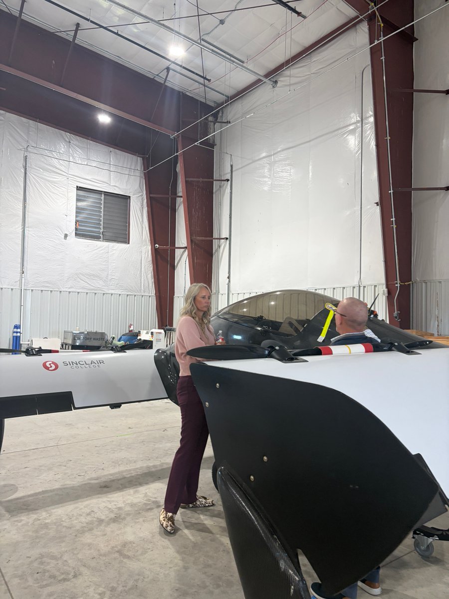 OhioDevelopment's tweet photo. Visiting the National Advanced Air Mobility Center of Excellence @naamce in (where else) the birthplace of aviation!
This afternoon, Director @LydiaMihalik toured the facility, which hosts the nation's only integrated build-test-fly ecosystem. https://t.co/SK9AaKwNYC