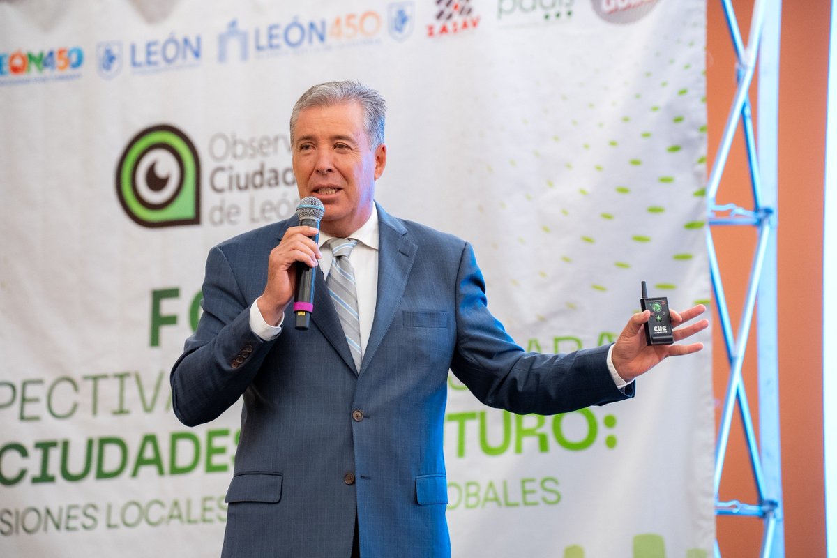 miguelmarquezm's tweet photo. Agradezco al Observatorio Ciudadano de León la invitación para participar en el foro “Perspectivas Humanas para las Ciudades del Futuro: decisiones locales, impactos globales”, donde tuve la oportunidad de hablar sobre ciudades del futuro con visión metropolitana.

#León es un gran ejemplo de una realidad que ya vivimos: temas como el medio ambiente, la seguridad, la movilidad, la infraestructura, la logística y el manejo de residuos ya no pueden entenderse únicamente desde un municipio.

Por ello, planteo una reforma constitucional y un marco legal que establezcan la coordinación metropolitana y hagan obligatorios los proyectos y presupuestos para atender estos desafíos de manera conjunta, con participación de la Federación, los estados y los municipios.

Porque las ciudades ya no tienen fronteras para resolver sus problemas. Necesitamos soluciones metropolitanas, proyectos de largo plazo y recursos que permitan darles continuidad.