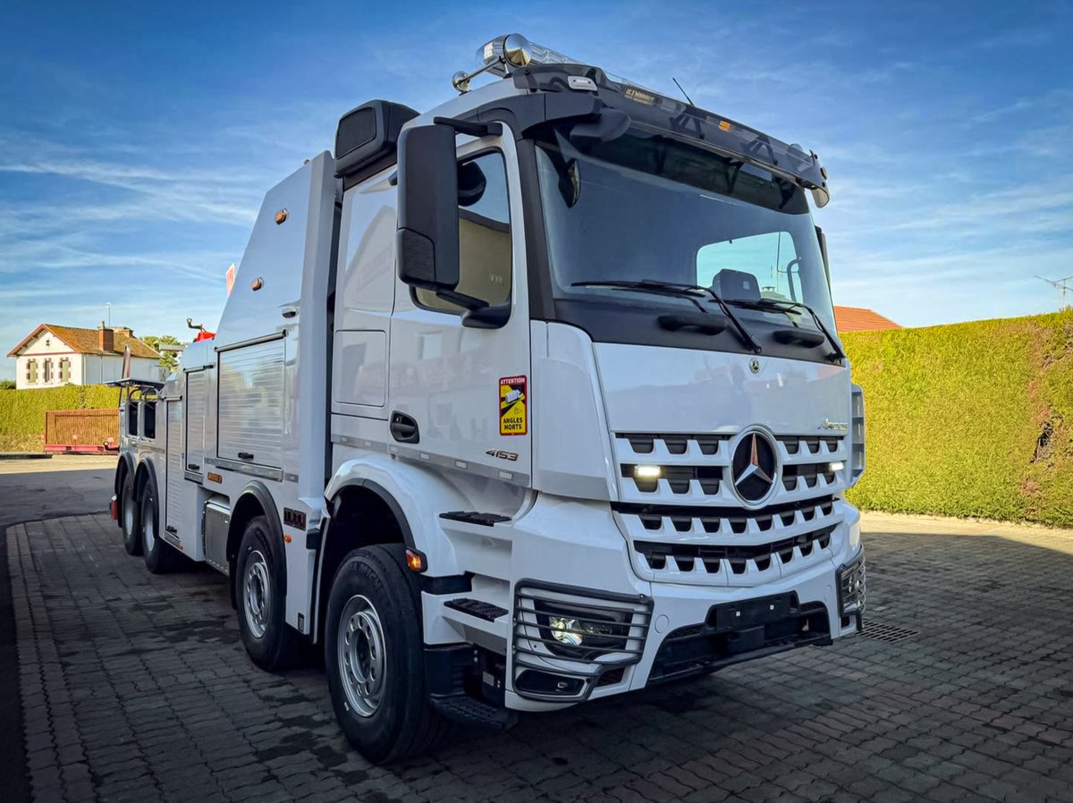 millerind's tweet photo. Great looking new generation Mega 45 on a Mercedes Benz Trucks chassis from our friends at @JIGEINTERNATION in France! https://t.co/035Az7IuO3