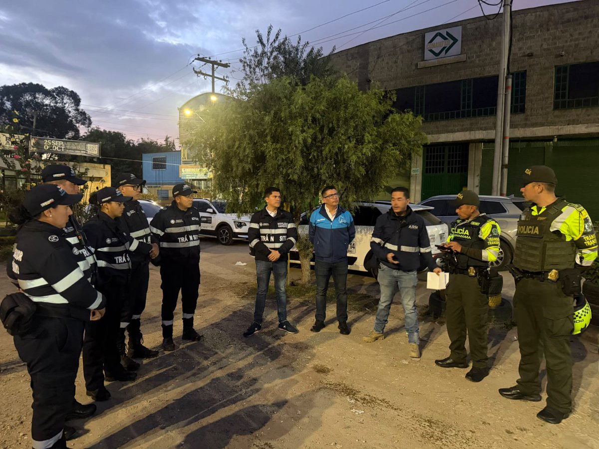 FunemeTito's tweet photo. BOGOTÁ, CUNDINAMARCA, MOSQUERA Y LA ARM PONEN EN MARCHA PILOTO PARA AGILIZAR EL INGRESO POR LA CALLE 13

La Gobernación de Cundinamarca y la Alcaldía de Mosquera se suman al plan piloto liderado por la Secretaría Distrital de Movilidad de Bogotá 
 https://t.co/JxRR16ohUz https://t.co/qYUjQDKqnr