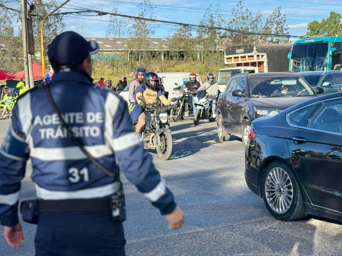 FunemeTito's tweet photo. BOGOTÁ, CUNDINAMARCA, MOSQUERA Y LA ARM PONEN EN MARCHA PILOTO PARA AGILIZAR EL INGRESO POR LA CALLE 13

La Gobernación de Cundinamarca y la Alcaldía de Mosquera se suman al plan piloto liderado por la Secretaría Distrital de Movilidad de Bogotá 
 https://t.co/JxRR16ohUz https://t.co/qYUjQDKqnr