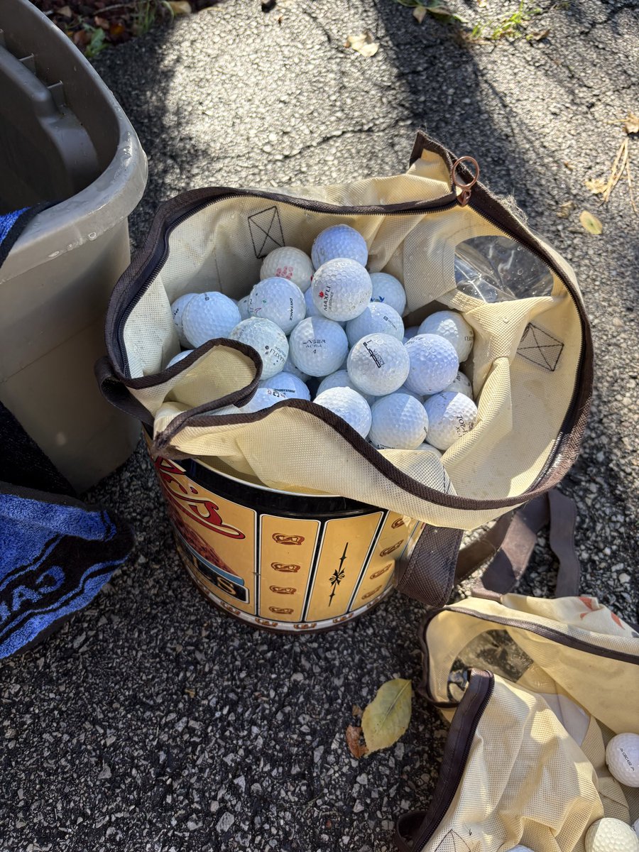 Steve_CigarGuy's tweet photo. Found some old school TITLEIST balls and two Ryder Cup balls as well. Not too shabby for a tin that’s been sitting in the garage a couple years ⛳️ #golf #rydercup #golfing #titelist #golfballs https://t.co/nFhAnZoRE5