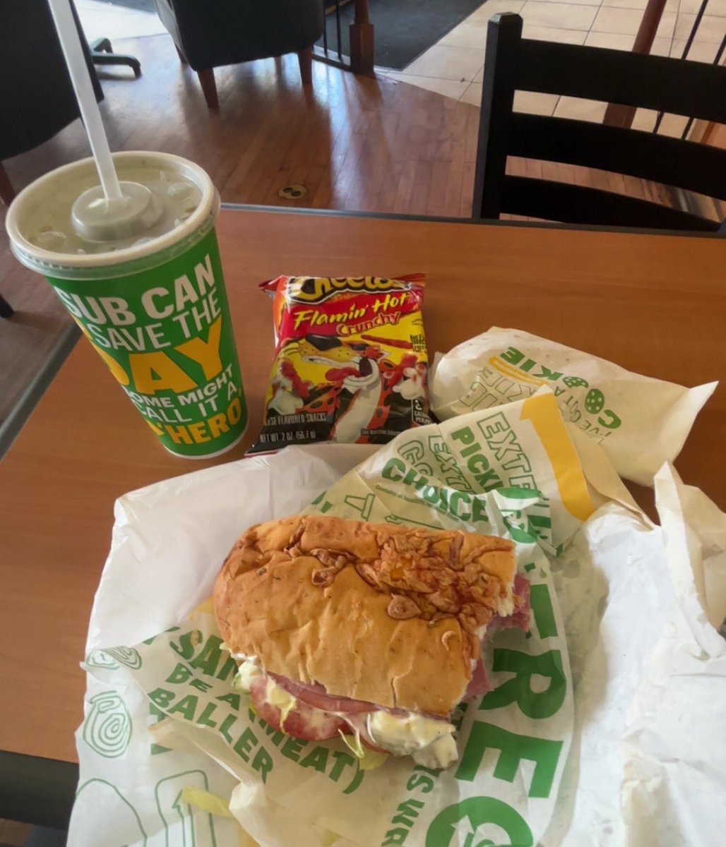 need2getoffthec's tweet photo. pregaming #philwaukee with subway πββοΈ https://t.co/awCCYfBTQo
