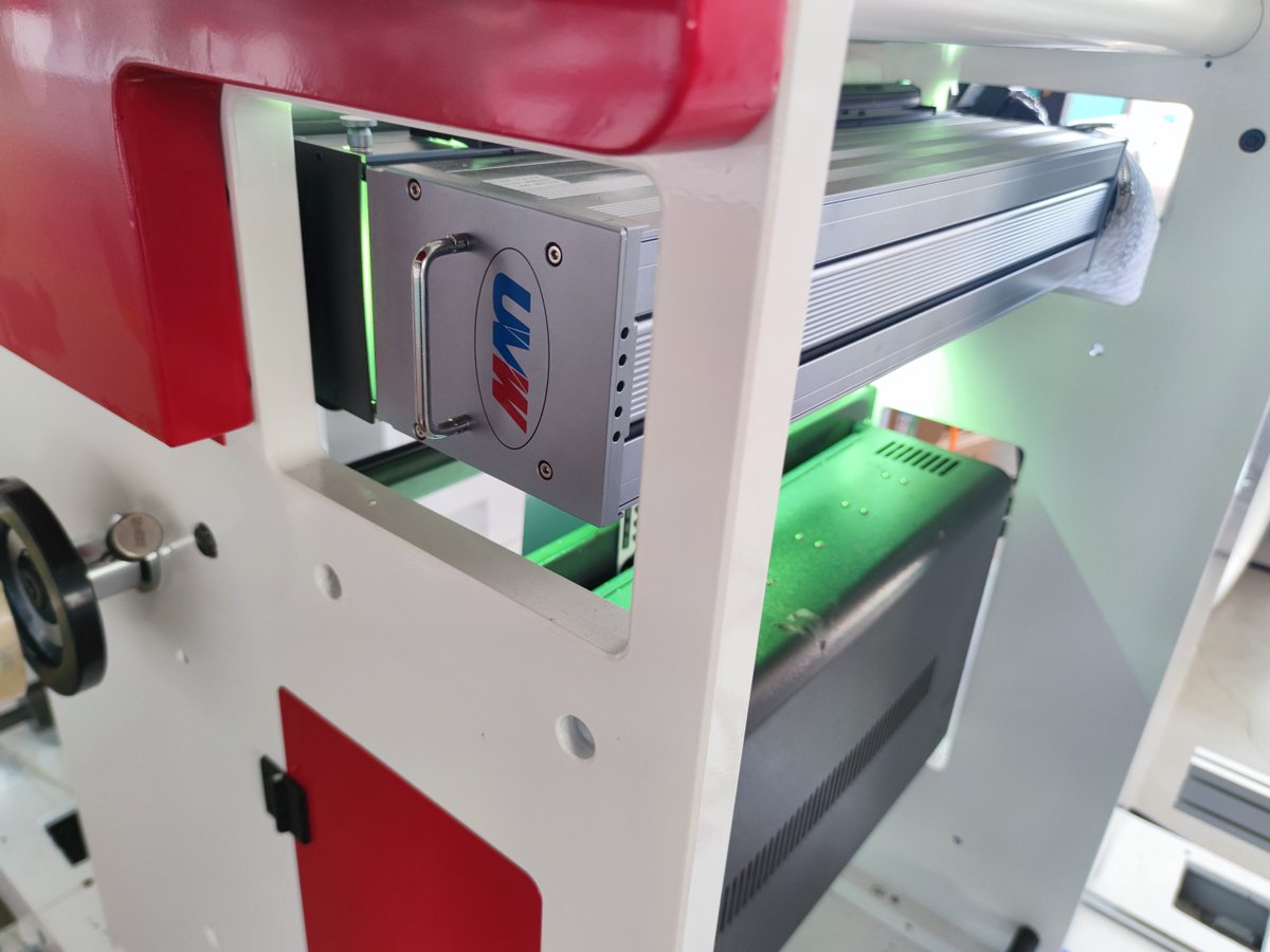 HongSheng10888's tweet photo. In-line quality inspection module for printing lines, it detects label defects synchronously and rejects faulty products automatically to guarantee shipment quality. 
#PrintInspection #LabelMachine #FlexoMachine #QualityControl #PackagingPrint https://t.co/7LWdFflTda