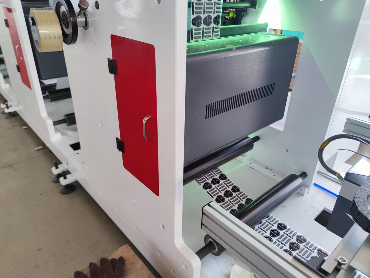 HongSheng10888's tweet photo. In-line quality inspection module for printing lines, it detects label defects synchronously and rejects faulty products automatically to guarantee shipment quality. 
#PrintInspection #LabelMachine #FlexoMachine #QualityControl #PackagingPrint https://t.co/7LWdFflTda