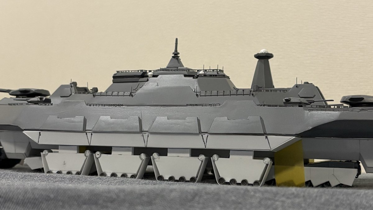 He10012's tweet photo. 1/700 ターパン級陸上戦艦1番艦「ザンザス」
副履帯を装着しました。

#ACECOMBAT8
#ACE8
#エースコンバット8 https://t.co/ZqXzSD1zLN