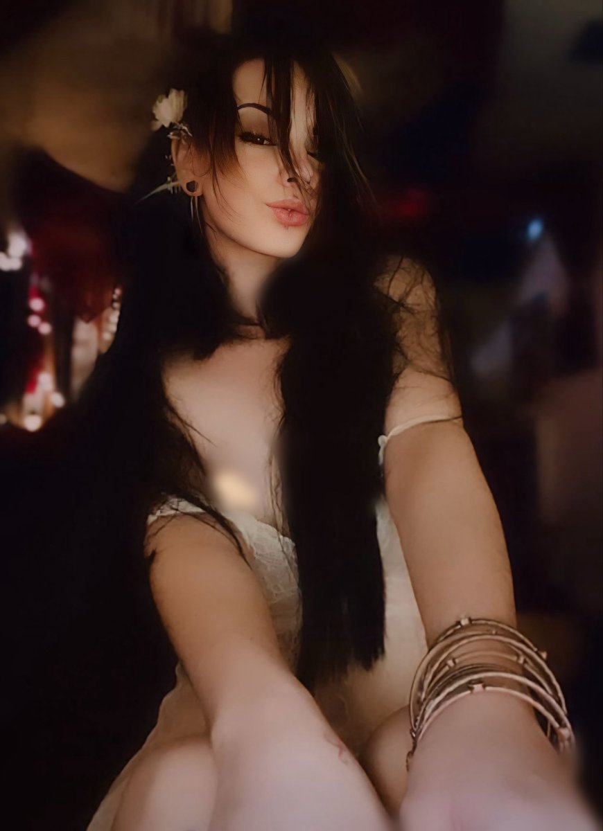 lovettekora's tweet photo. Its so hard being a goddess sometimes 🖤 https://t.co/Bp9Ui9cIZl
#OF #onlyfans #petite #paypig #sugardaddy #model https://t.co/JK6ll9PekD