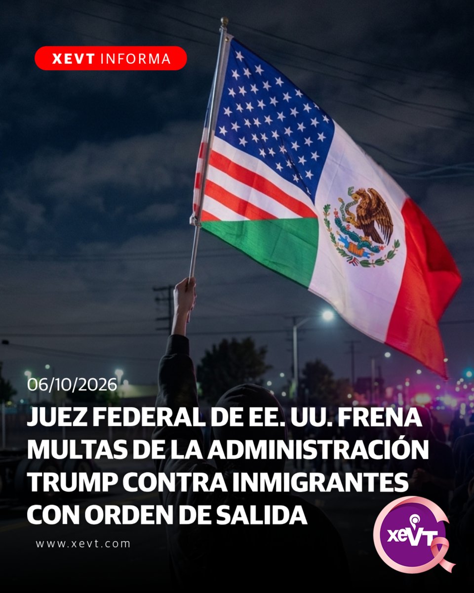 xevtfm's tweet photo. #XevtInforma 🇺🇸Suspenden política de Donald Trump que sancionaba diariamente a indocumentados con orden de salida

La justicia estadounidense frenó la estrategia del gobierno de Donald Trump para sancionar económicamente a personas que permanecen en territorio norteamericano tras recibir una orden de salida.

El juez George O’Toole Jr. determinó suspender de manera provisional la aplicación de cobros diarios que alcanzaban hasta los 998 dólares por considerar probable su ilegalidad, además de advertir que ponían en riesgo de bancarrota a los afectados, algunos con deudas acumuladas de hasta 1.8 millones de dólares.
