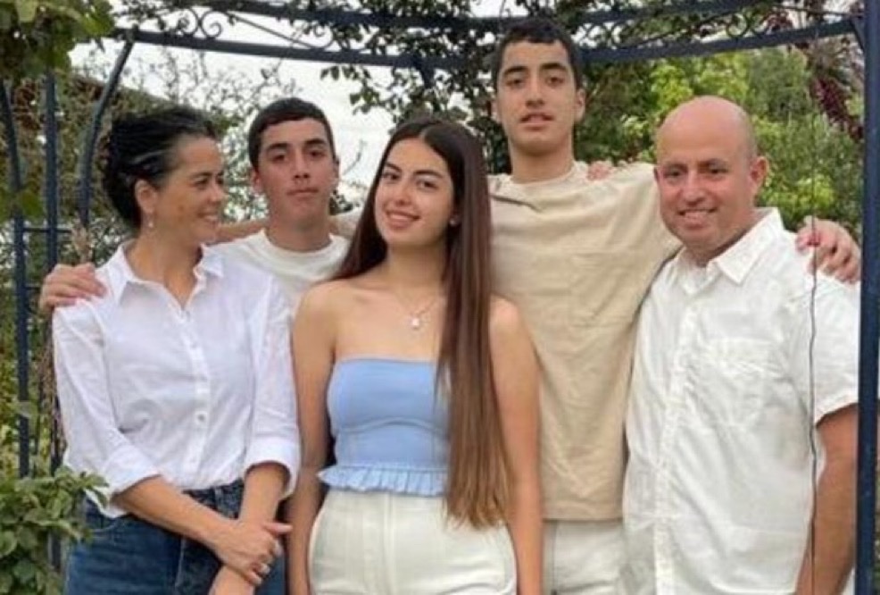 VividProwess's tweet photo. This beautiful family, the Kutz family, was found embraced as they lay dead in a bed in their home, their own safe haven, after being murdered by Hamas on October 7th.

The youngest child was 15 years old.

Remember them. https://t.co/uPFpTOqMLj