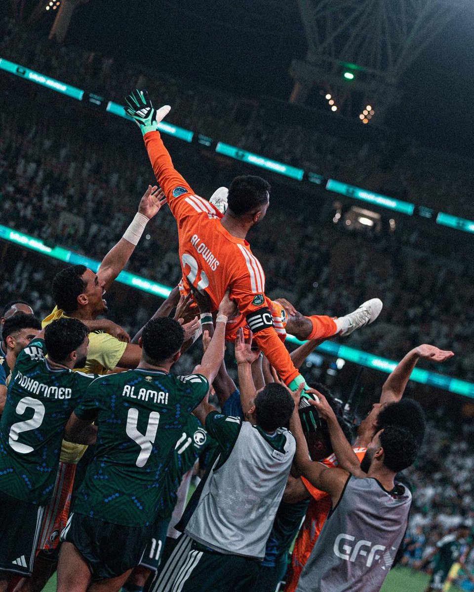 derradjihafid's tweet photo. 🇸🇦🏆 يااااا لها من عودة! يا لها من فرحة سعودية!
بعد 23 سنة من الغياب، يعود الأخضر السعودي إلى منصة التتويج ويفوز بكأس الخليج! 🇸🇦🔥🏆
تتويج مستحق بثنائية مبكرة أمام الإمارات 🇦🇪، أعادت الأخضر إلى منصات الذهب من جديد.

ألف مبروك للسعودية وهاردلك للإمارات.
كأس الخليج سعودي! 🇸🇦🏆 https://t.co/i2mcv3ySqU