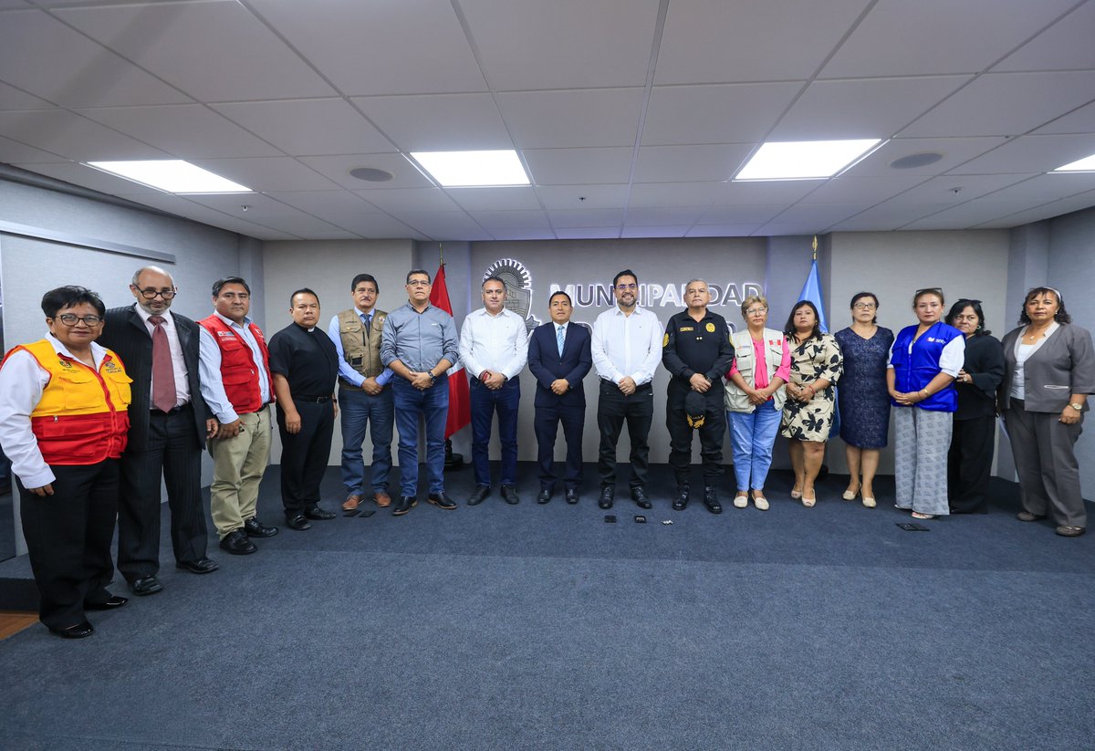 municallao's tweet photo. 🔵⚪ CALLAO SUMA ACCIONES PARA FORTALECER LA SEGURIDAD CIUDADANA
En la última sesión del COPROSEC Callao se acordó gestionar ante el @MininterPeru una adenda para reparar patrulleros y cámaras inoperativas, además de dotar de internet a las comisarías. https://t.co/1h4xOxNGt8