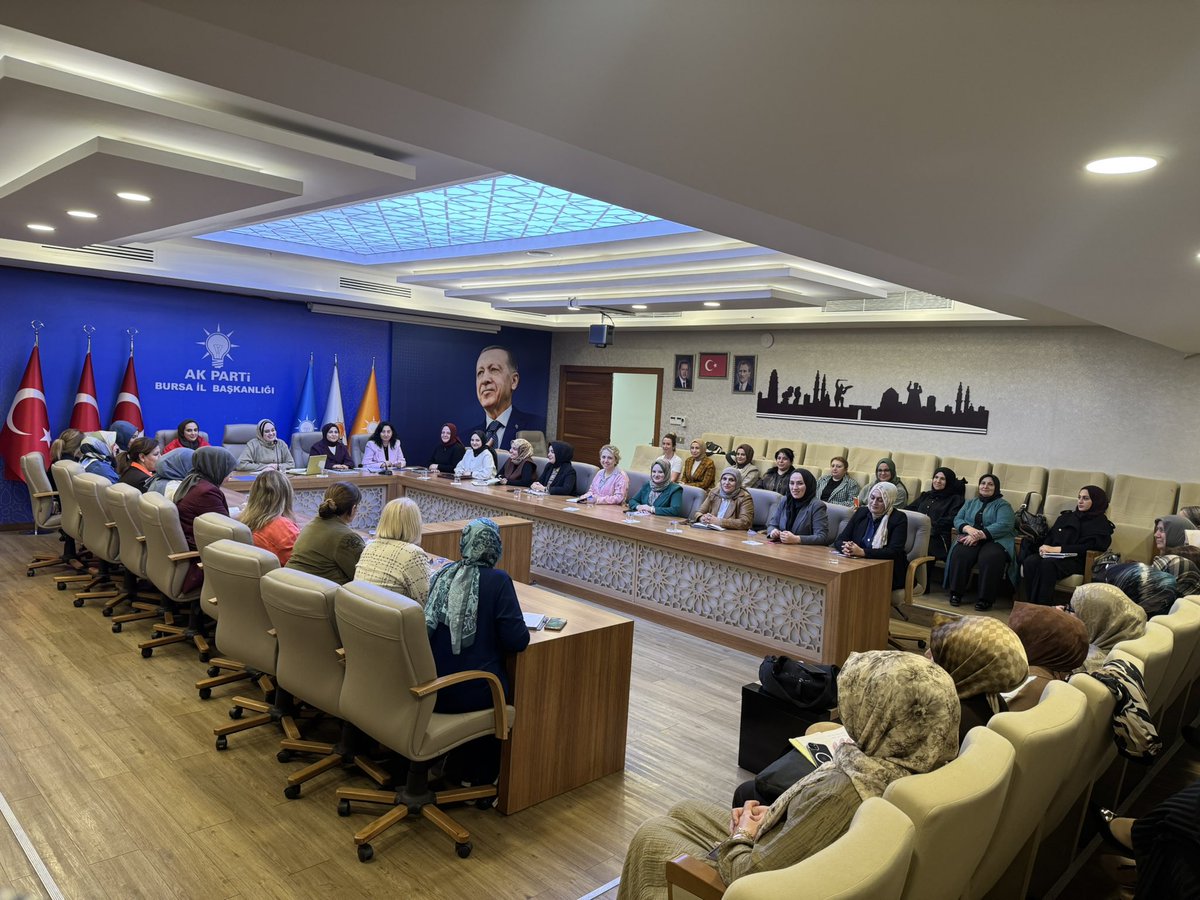 akkadinbursa's tweet photo. Haftalık Olağan İl Yönetim Kurulu Toplantımızı İl Kadın Kolları Başkanımız İmren Çavuşoğlu Başkanlığında; İl Yönetim Kurulu Üyelerimizin katılımıyla gerçekleştirdik. https://t.co/tDsILaDNvj