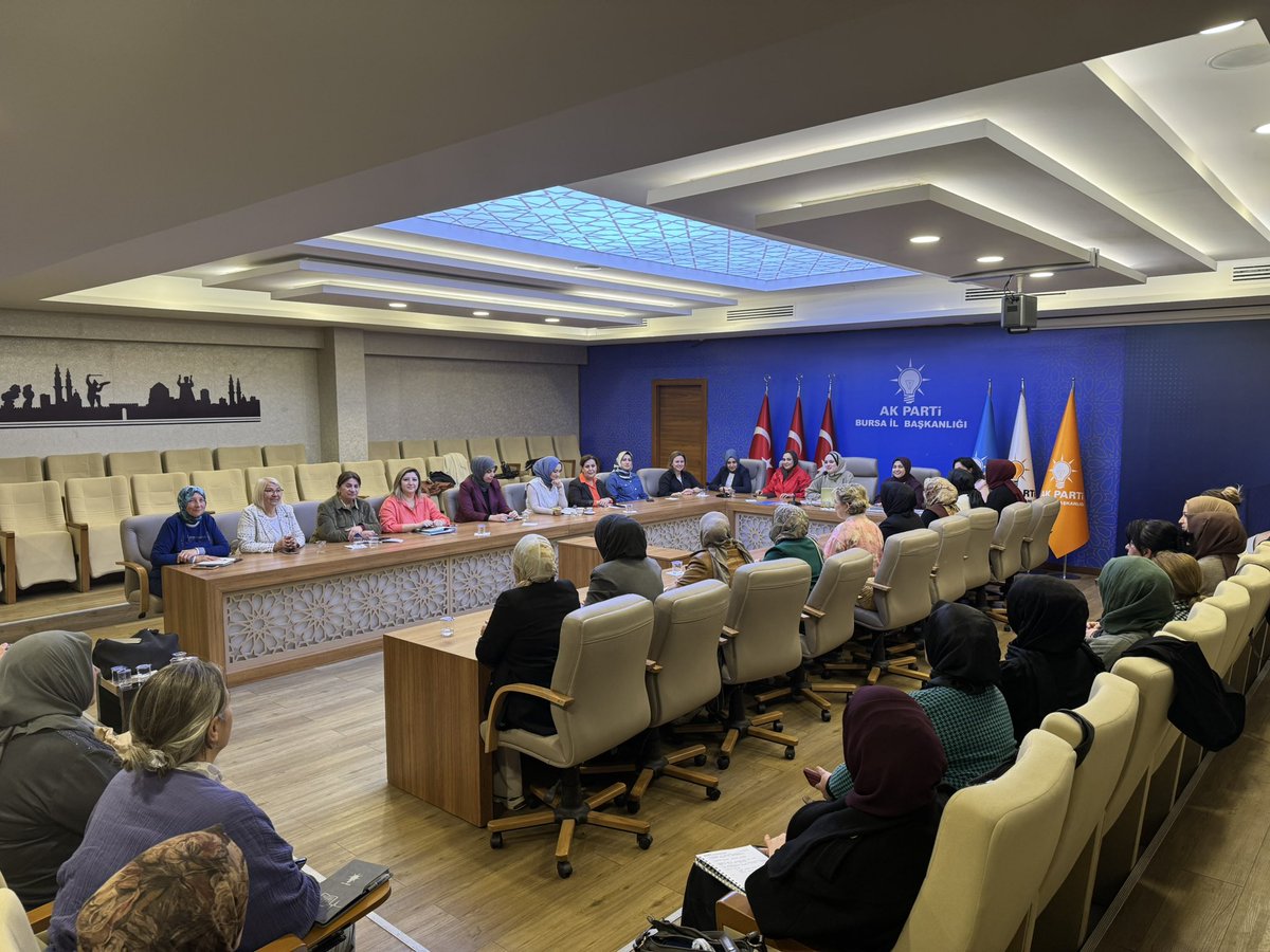 akkadinbursa's tweet photo. Haftalık Olağan İl Yönetim Kurulu Toplantımızı İl Kadın Kolları Başkanımız İmren Çavuşoğlu Başkanlığında; İl Yönetim Kurulu Üyelerimizin katılımıyla gerçekleştirdik. https://t.co/tDsILaDNvj