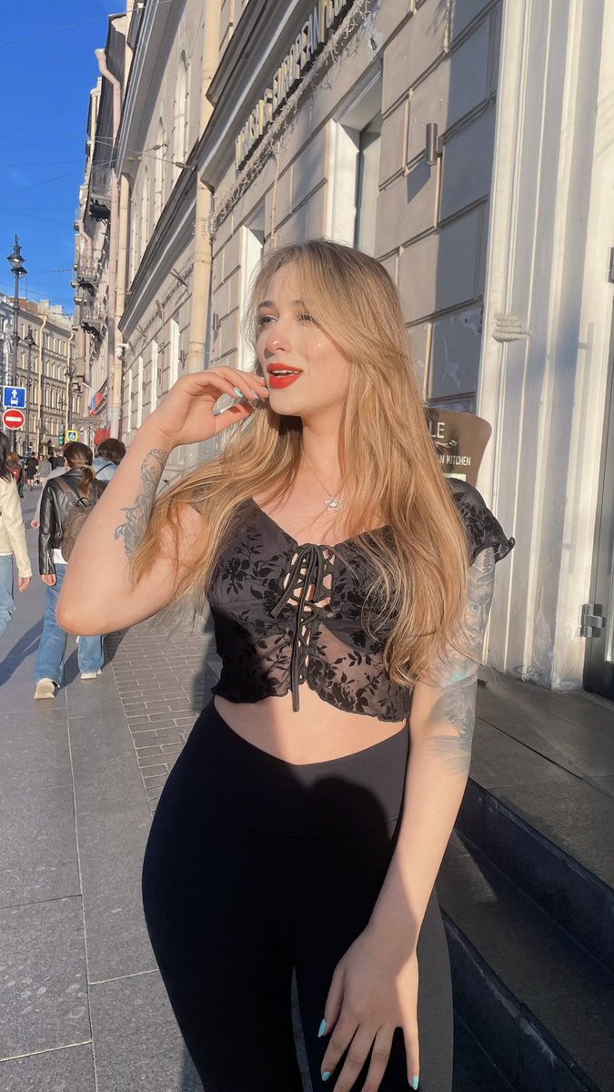 Ksenia_Noche's tweet photo. Ya estoy en stream❤️Ven a pasarlo bien💪😜 https://t.co/uM1gqt9wOX https://t.co/2Ai78otNrE