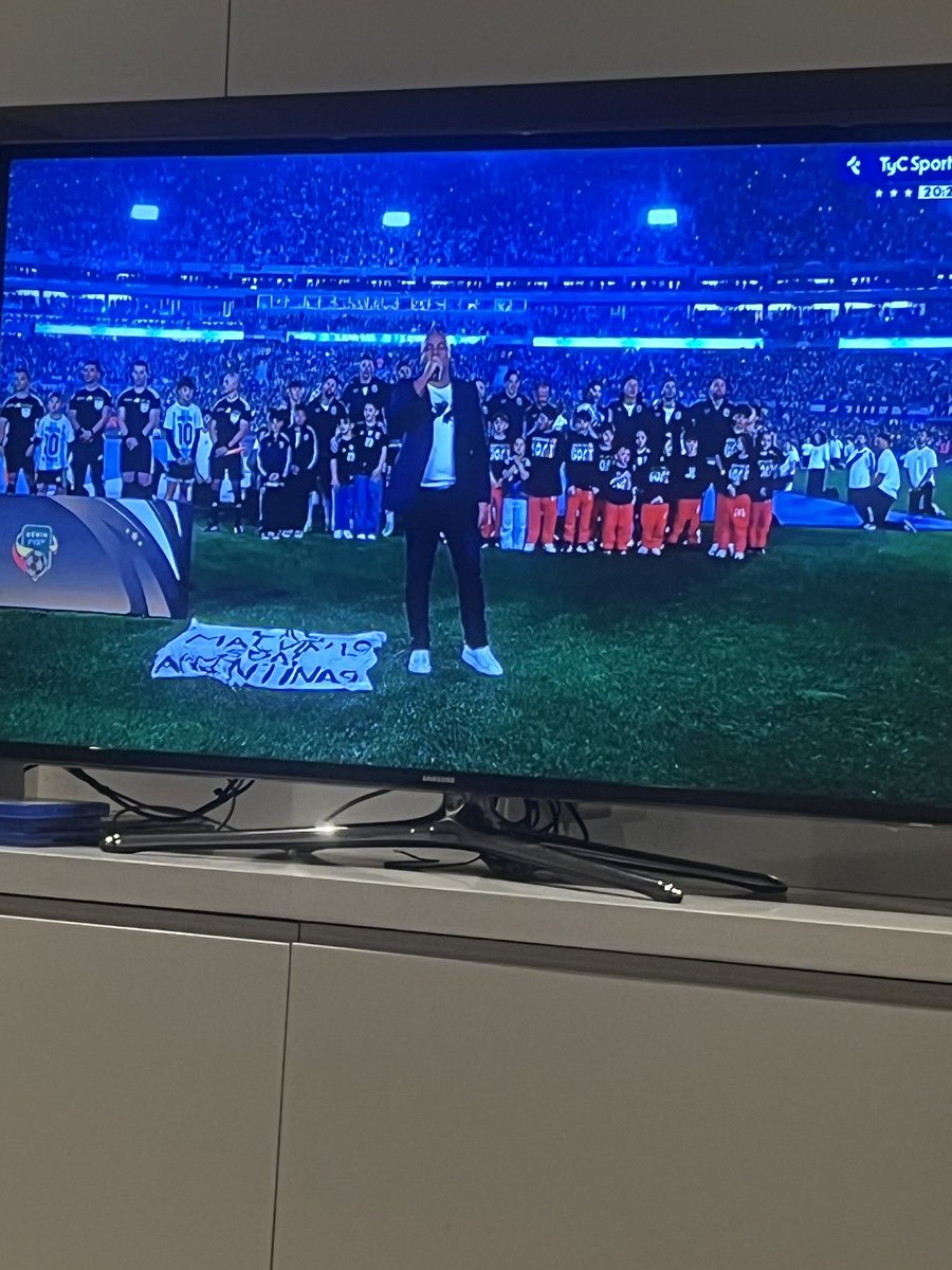 JFozzyAFC's tweet photo. Bastards got that fucking malvinas flag out again. 

Falklands are ours cunts 🇬🇧🏴󠁧󠁢󠁥󠁮󠁧󠁿🇫🇰🤛🏻 https://t.co/bWyZZIH4JF