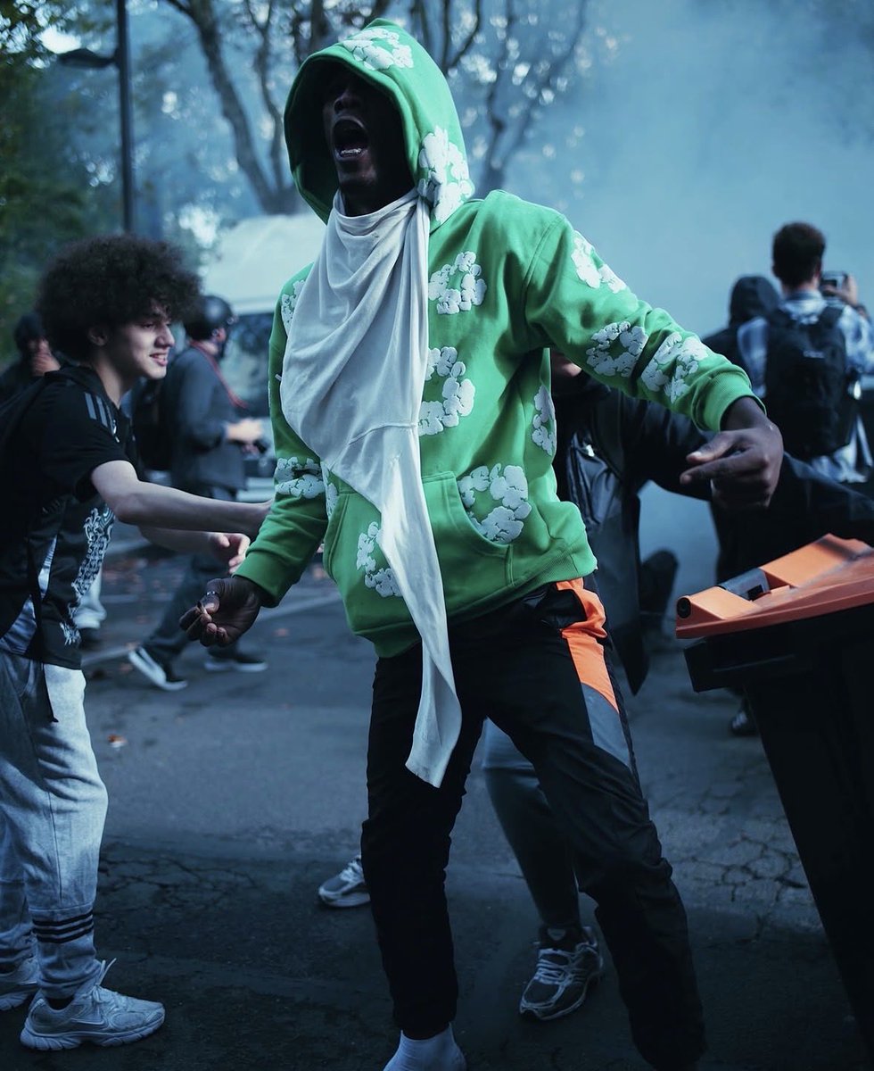 illwilleditions's tweet photo. Scenes from a youth in rebellion, France 2026 https://t.co/jRZjOurO5F