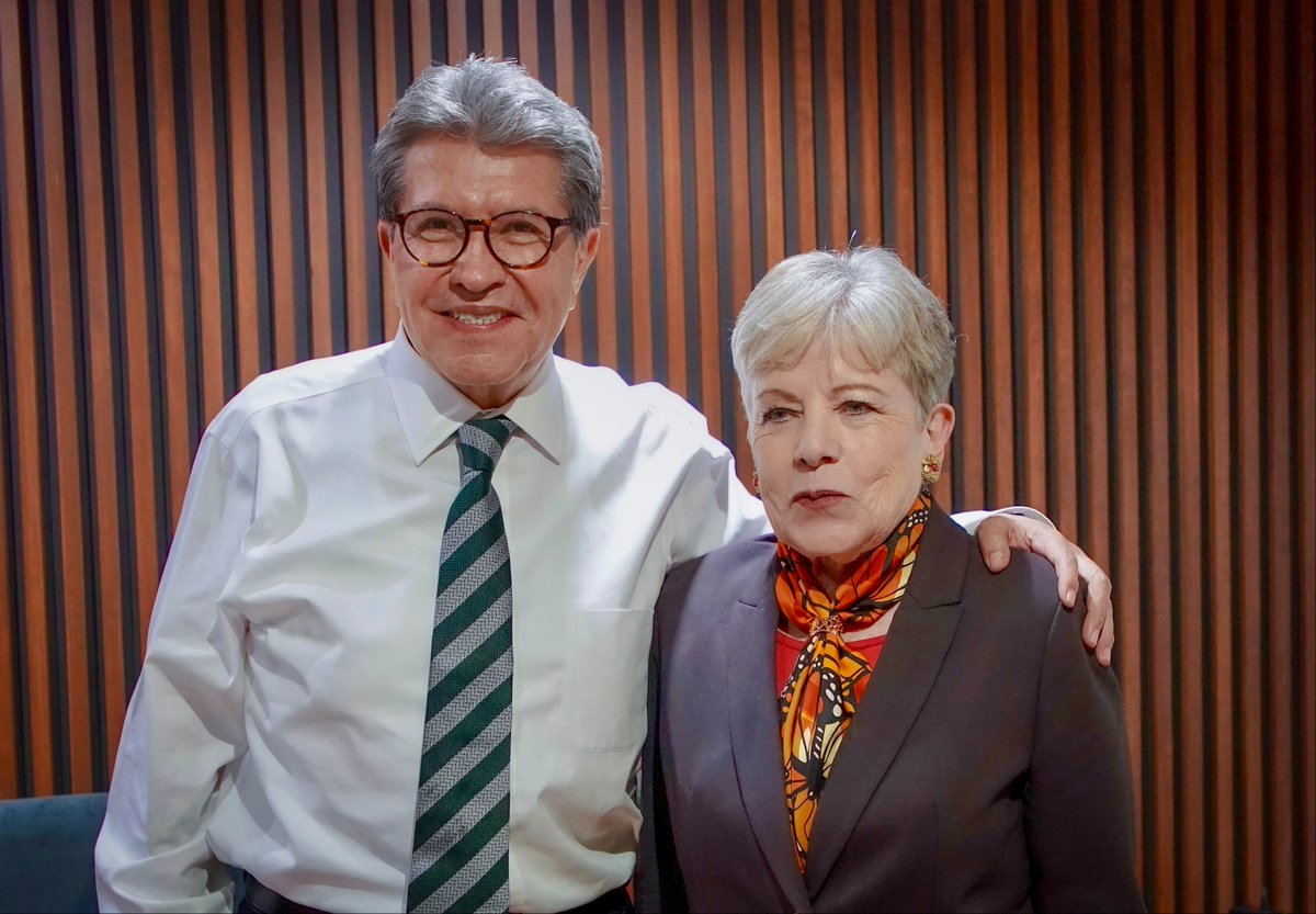 SEMARNAT_mx's tweet photo. Poco antes de su comparecencia ante la Cámara de @Mx_Diputados, la secretaria de Medio Ambiente, @aliciabarcena se reunió con el diputado @RicardoMonrealA para dialogar sobre las iniciativas en materia ambiental que actualmente están  en proceso legislativo y que contribuirán a fortalecer la política en este ámbito en  nuestro país.

#SomosMedioAmbiente
