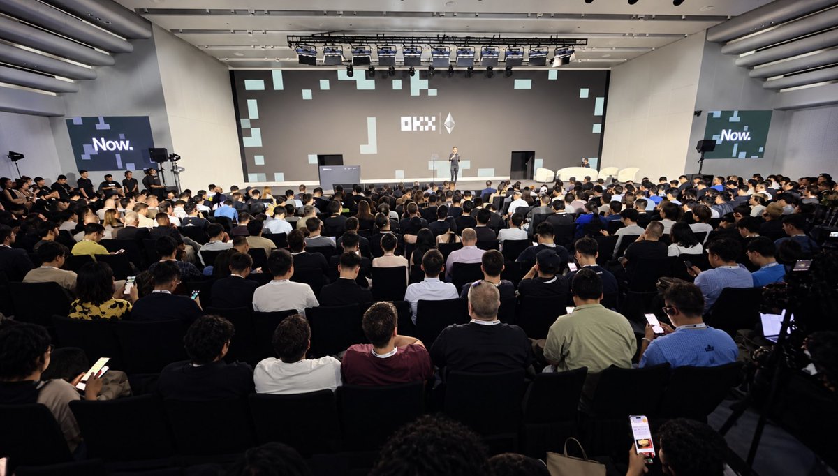 candowa_au's tweet photo. A full day in Singapore yesterday. 🇸🇬

Started with #OKXNOW, hearing how @okx sees the next phase of crypto, payments, investing and AI. Then a private session with global payments leader, followed by an APAC investor gathering to close the day.

Different rooms, different conversations — but a lot of overlap around where finance, technology and global markets are heading.

Good start to the week. 

#TOKEN2049 #Candowa