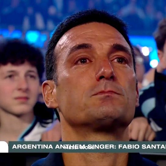 sgka0's tweet photo. سكالوني مدرب الأرجنتين يبكي في ليلة وداع الاسطورة ليو ميسي 🥺💔

#ميسي #messi #الارجنتين https://t.co/G9GDn7FoyM