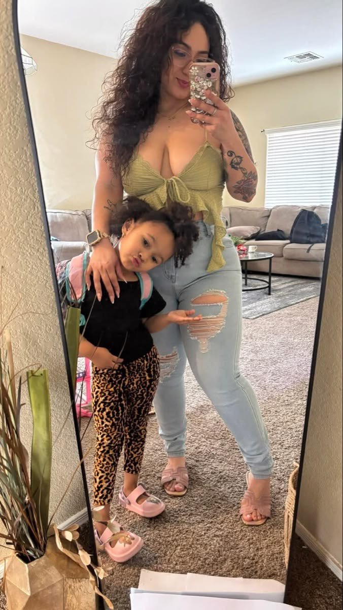 Hasleysm's tweet photo. Single mother of one 😊🥹
My beautiful daughter🥰
#singlemarriedmother #fvpp https://t.co/COWor1oMN4